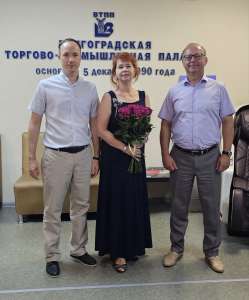 Поздравляем с днем рождения заместителя директора центра внешне-экономических связей Рудневу Наталью